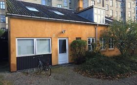 Rooms In Quiet Yellow Courtyard Apartment